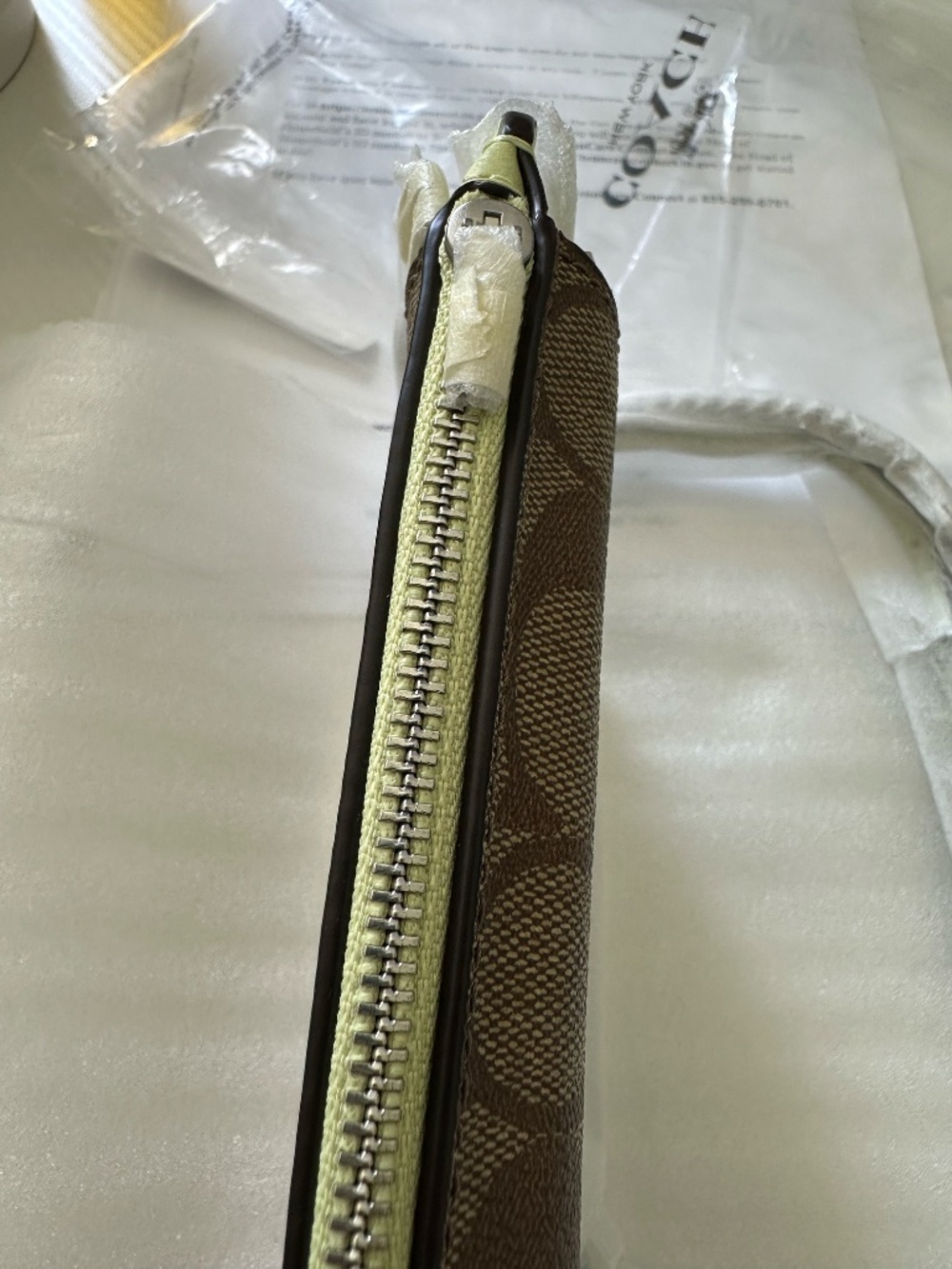 Coach  NORTH SOUTH PHONE CROSSBODY IN SIGNATURE CANVAS - Picture 4 of 4